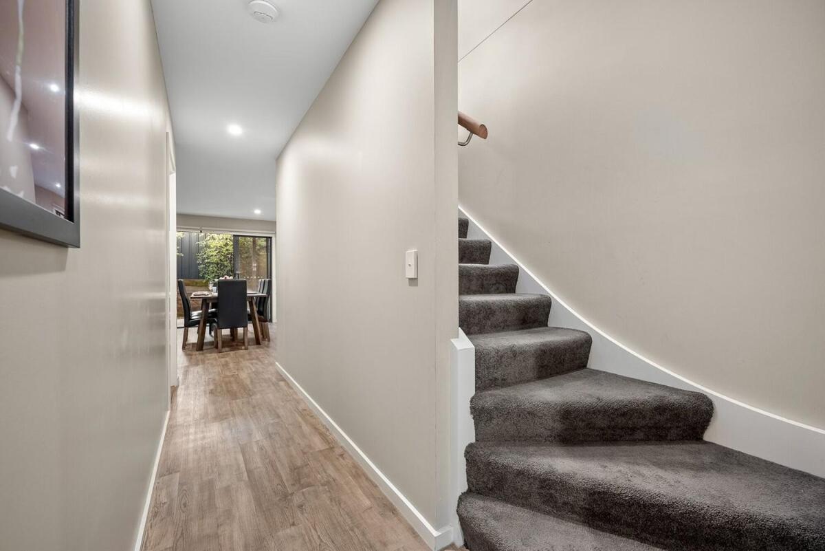 Sovereign Hill Close -private, peaceful, modern