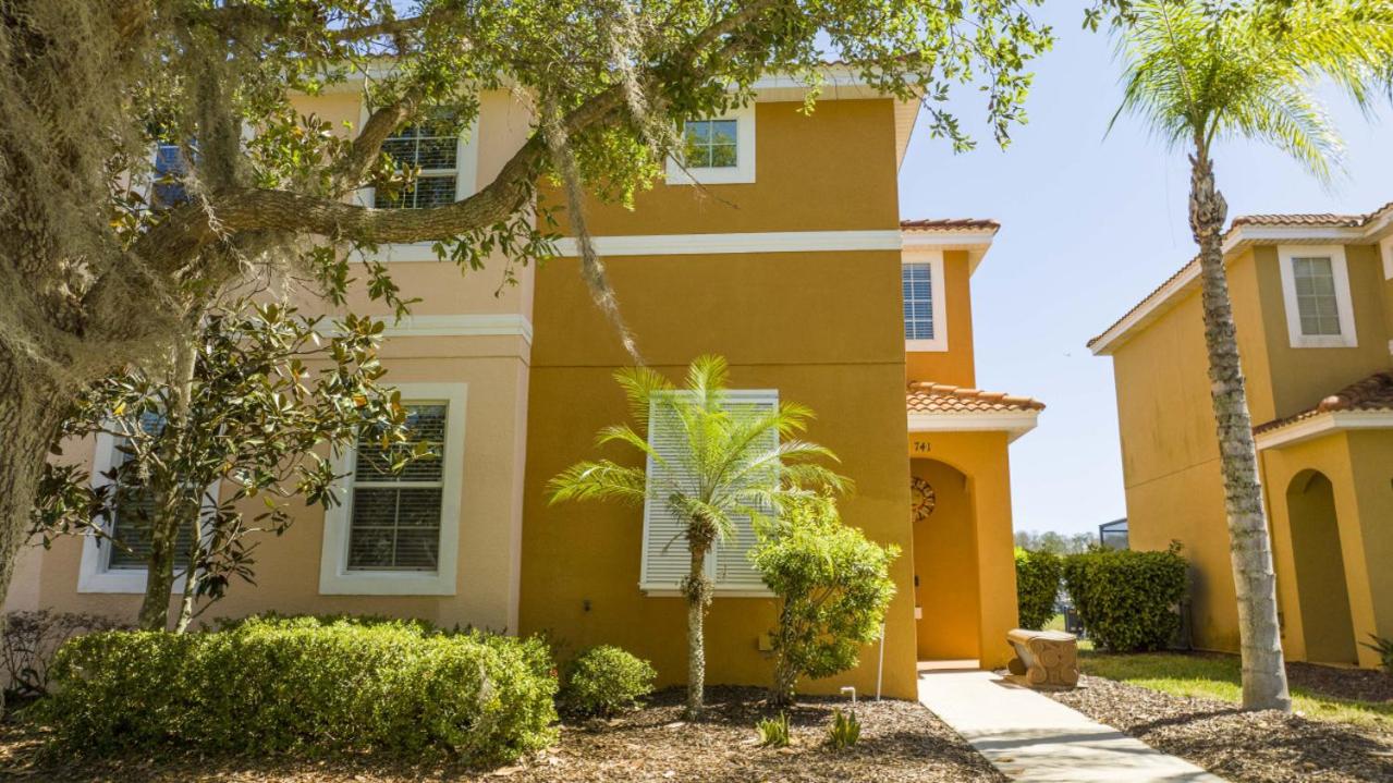 4BR Lakefront - Themed Rooms - Pool & BBQ! view 5