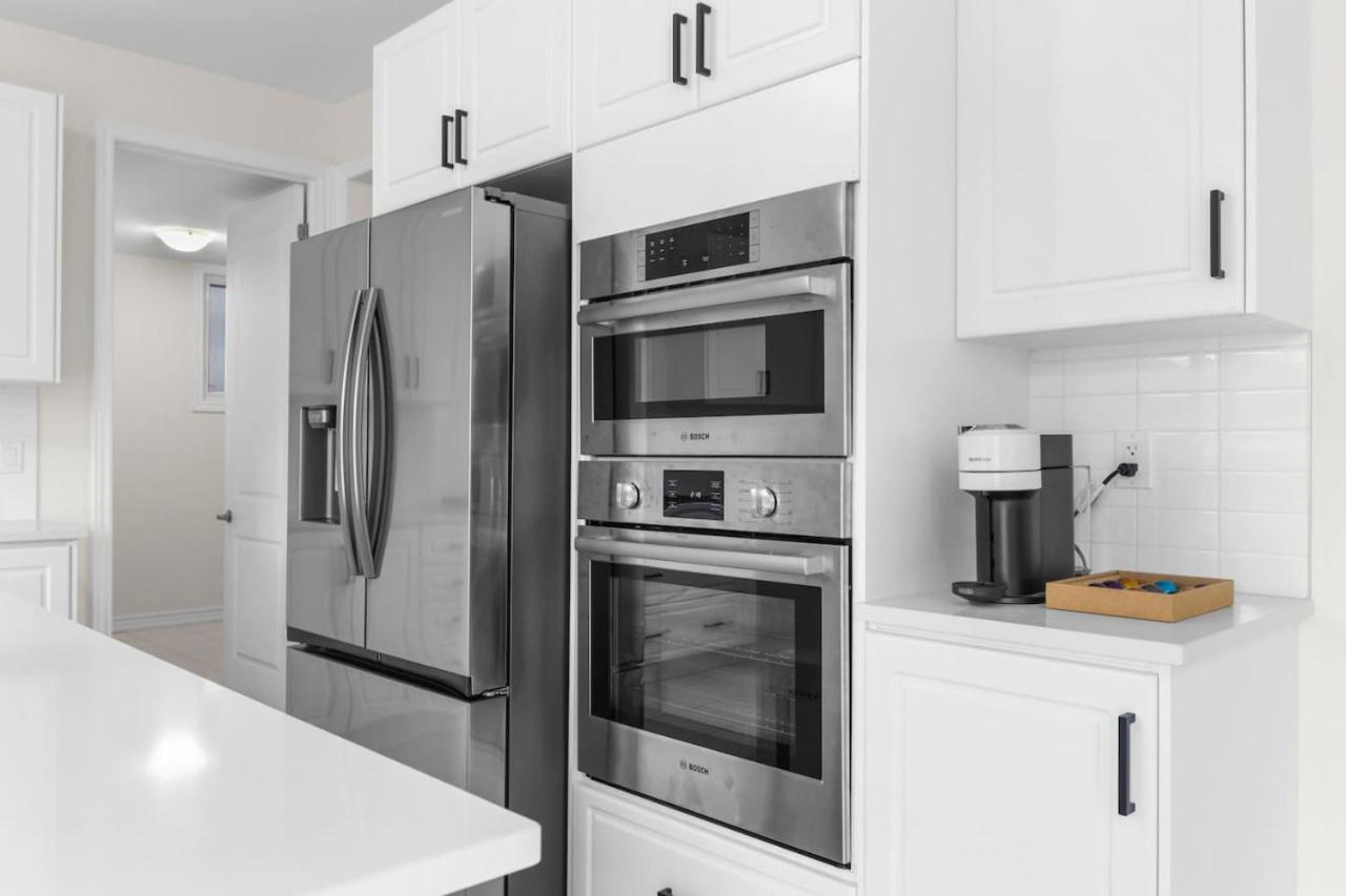 Prime Peterborough - 4BR and Office, Newly Renovated