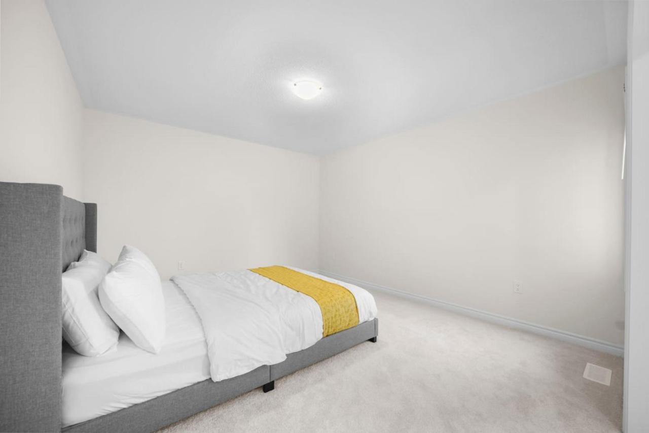 Prime Peterborough - 4BR and Office, Newly Renovated