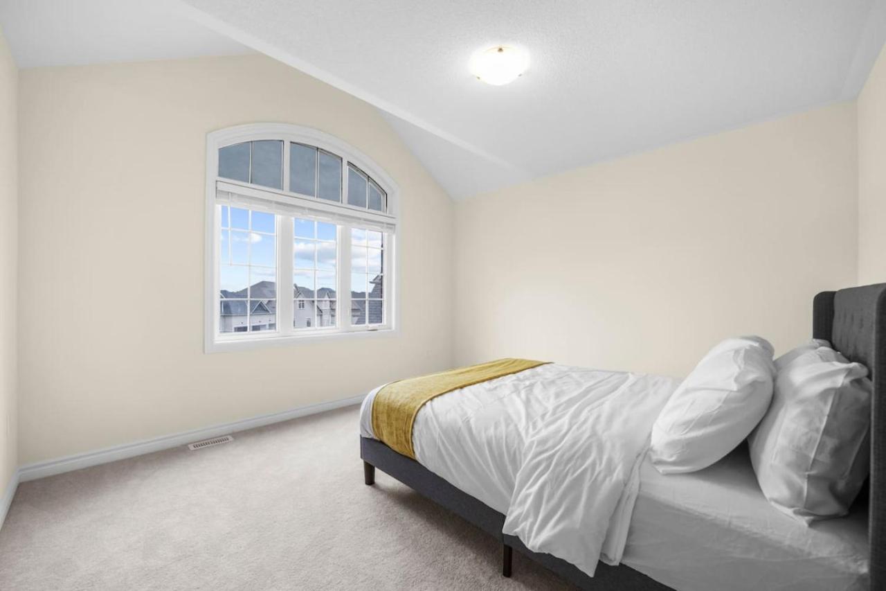 Prime Peterborough - 4BR and Office, Newly Renovated