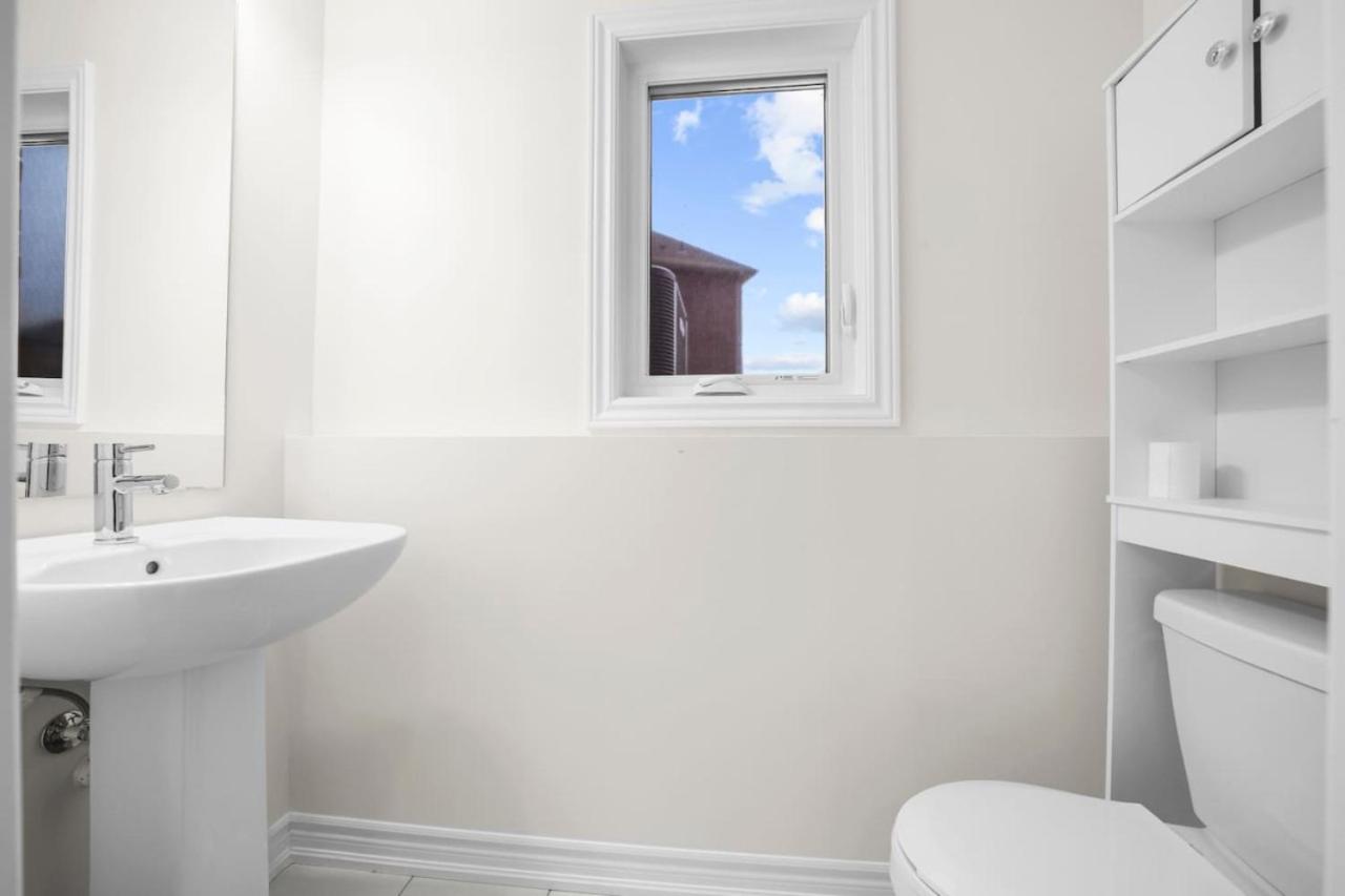 Prime Peterborough - 4BR and Office, Newly Renovated