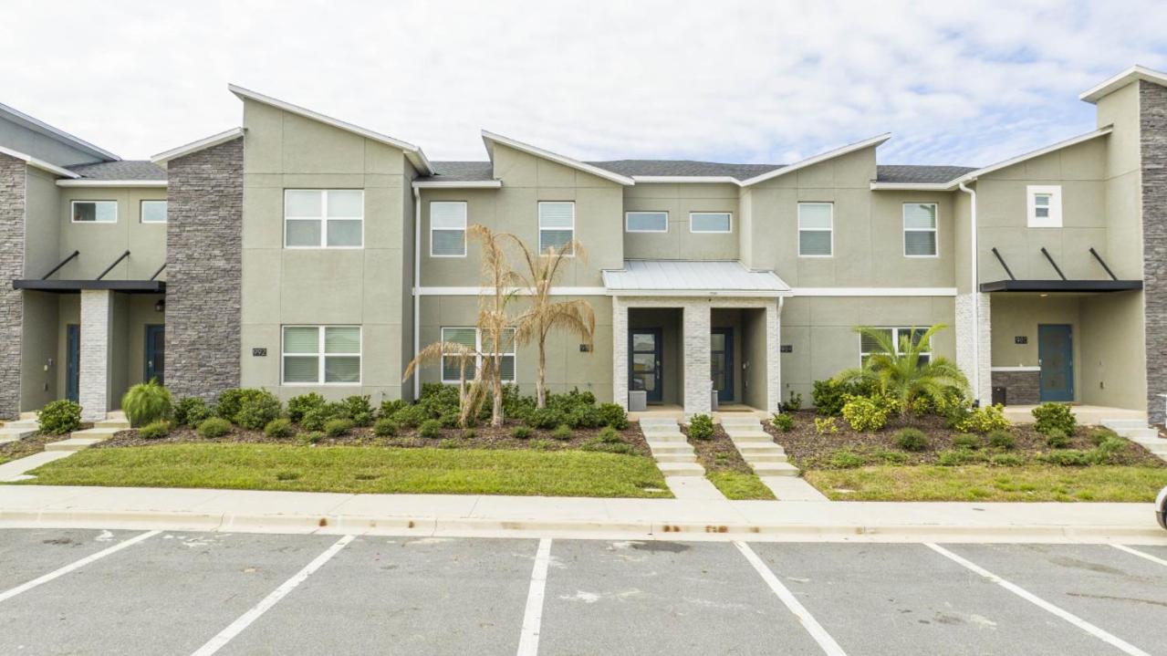 4-bedroom Townhome Resort with BBQ Grill and Pool view 4