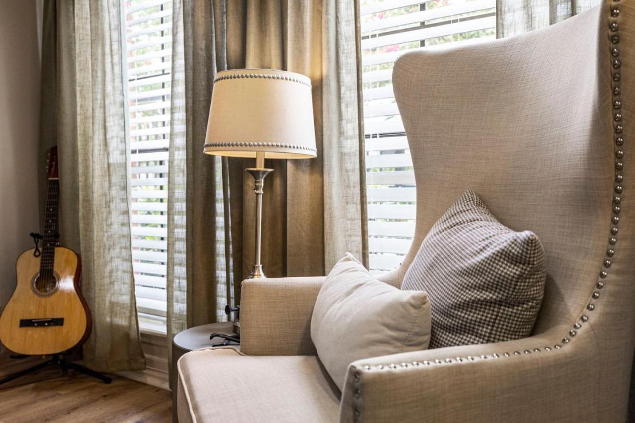 Music-Themed Montrose 2BR Townhome Sleeps 10 with Gated Parking view 5