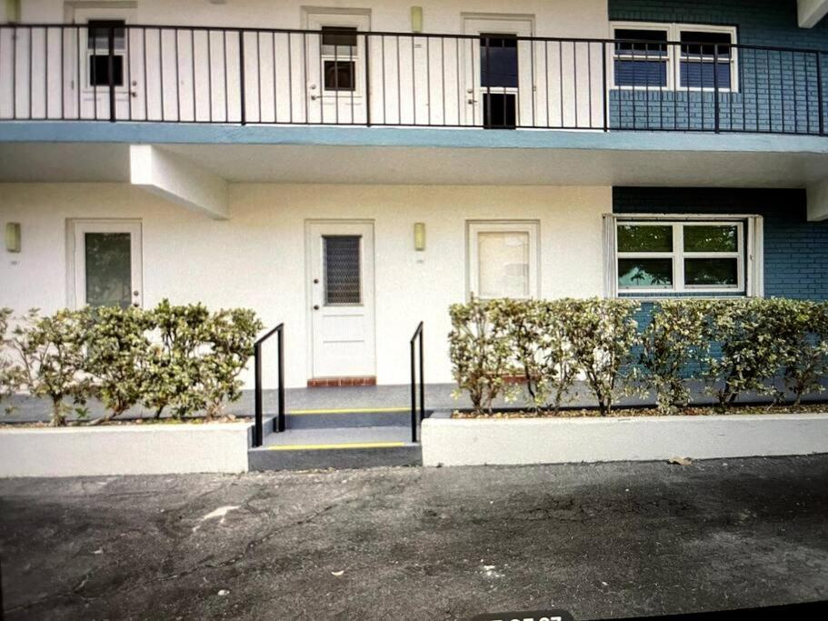 A Block from the Beach! Charming Get-a-Way At the Beach view 4
