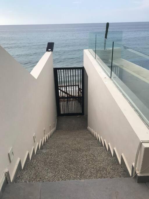 Waterfront apartment on Careyeros beach