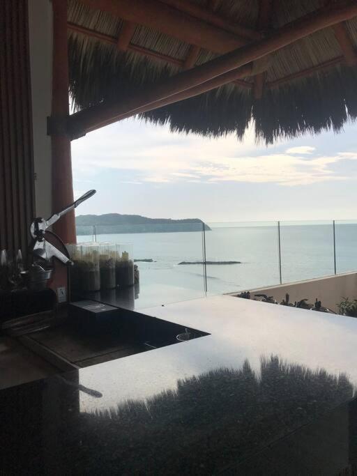 Waterfront apartment on Careyeros beach