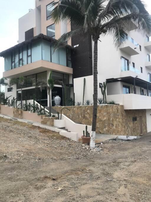 Waterfront apartment on Careyeros beach