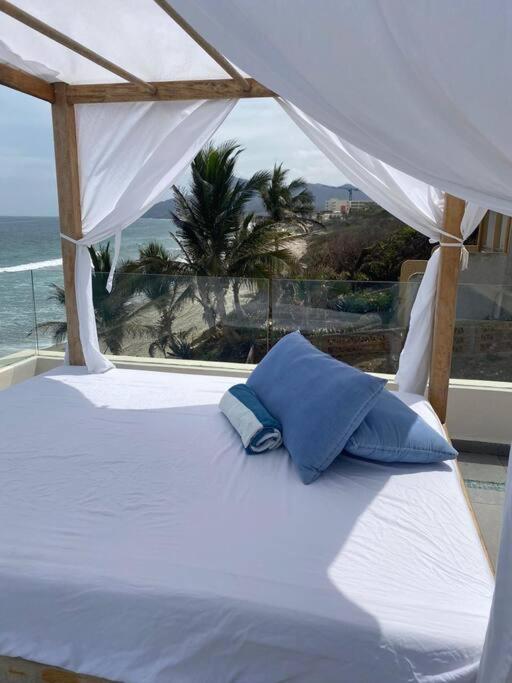 Waterfront apartment on Careyeros beach