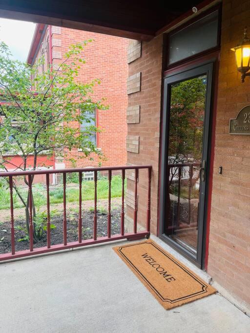 Spacious Trendy 4BR Urban Retreat, Best Location in City view 3