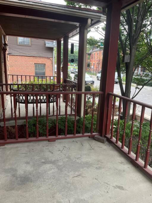 Spacious Trendy 4BR Urban Retreat, Best Location in City view 4