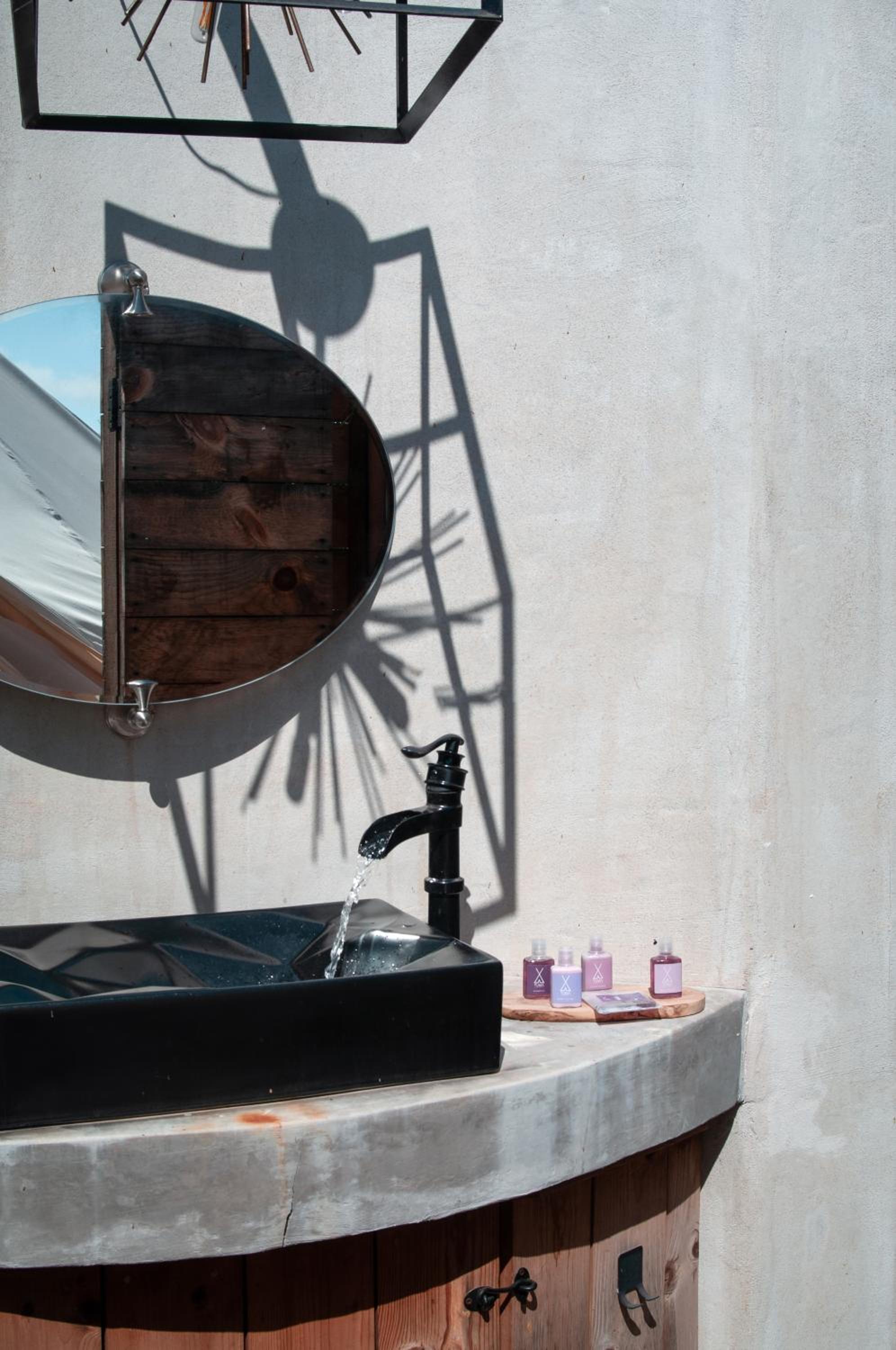 Ensenada Vacations - Glamping Valle de Guadalupe with Private Bathrooms by YUMA Resort - Property Image 3