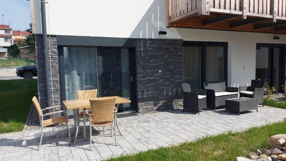 Lipno Apartments BERGMAX, Ski Areál Lipno 16min dojezd - Resort Malé Lipno s terasou a zahrádkou, parking free