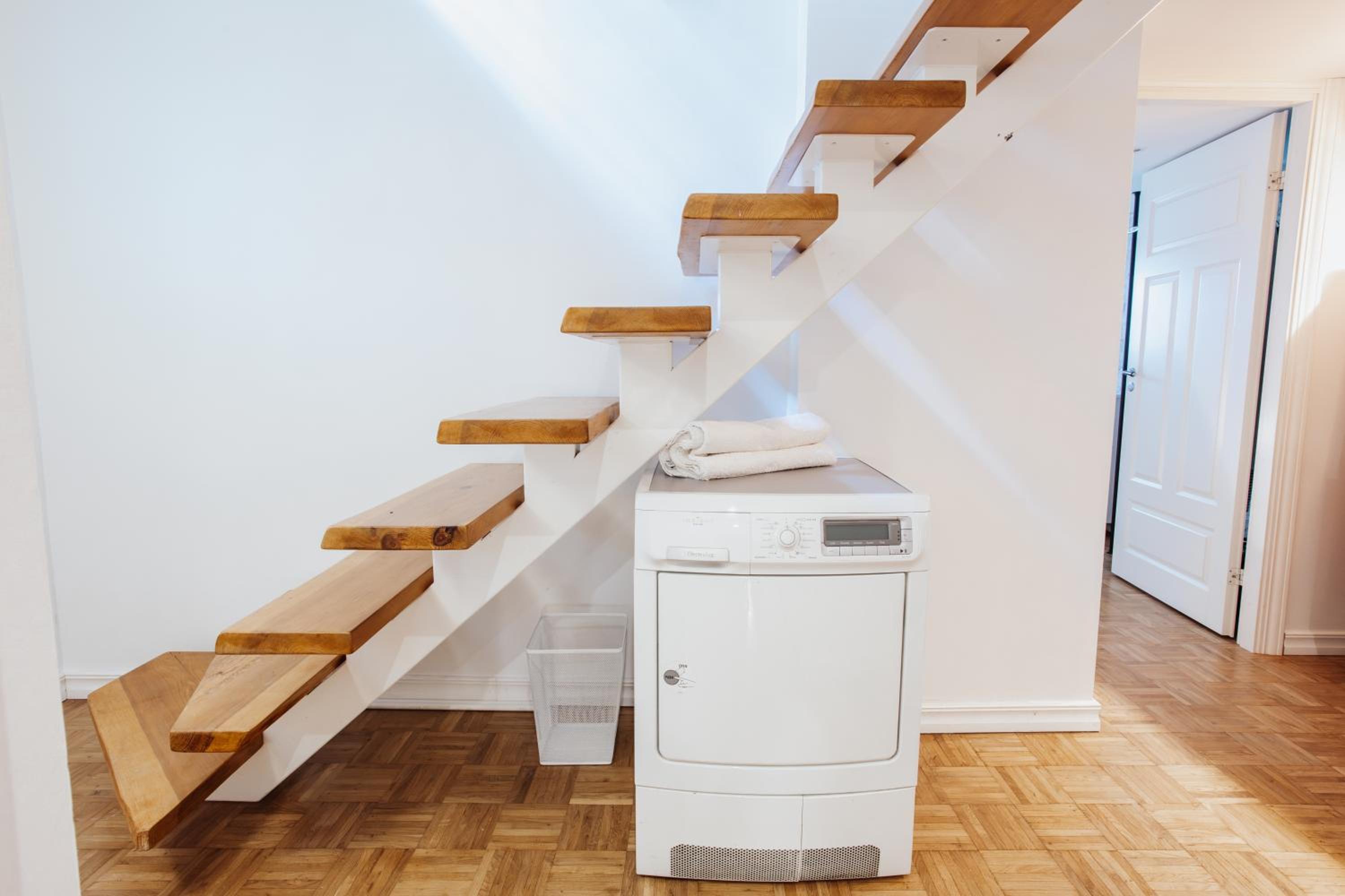 Spacious apartment near the Airport and Bus station
