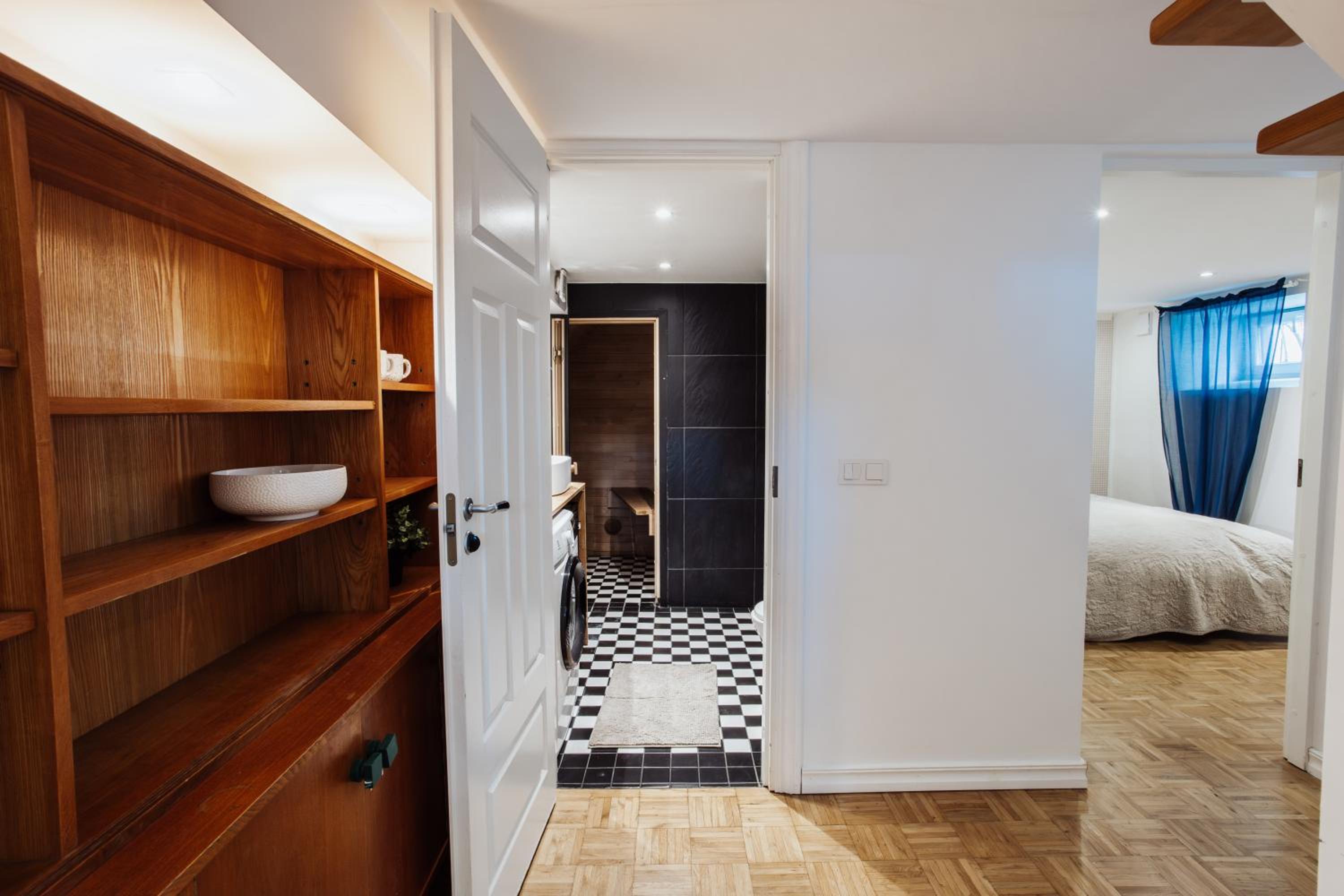 Spacious apartment near the Airport and Bus station