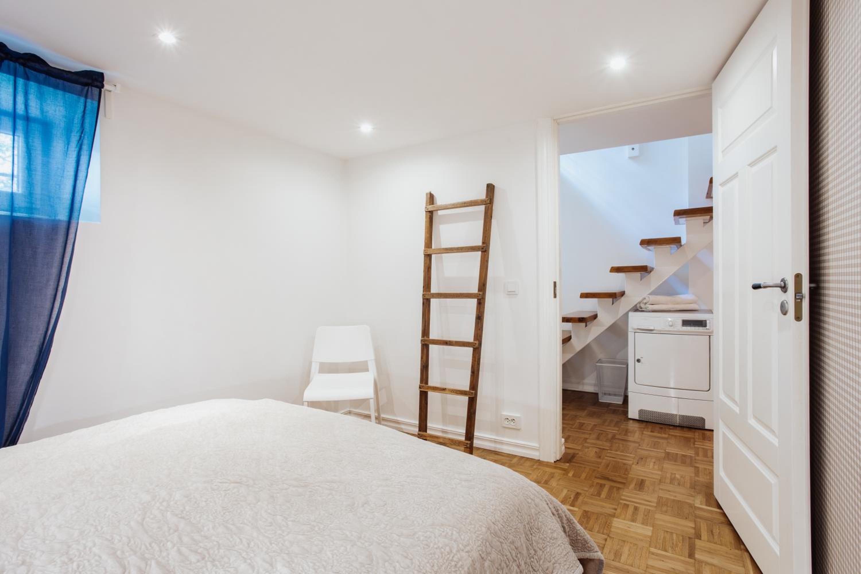 Spacious apartment near the Airport and Bus station