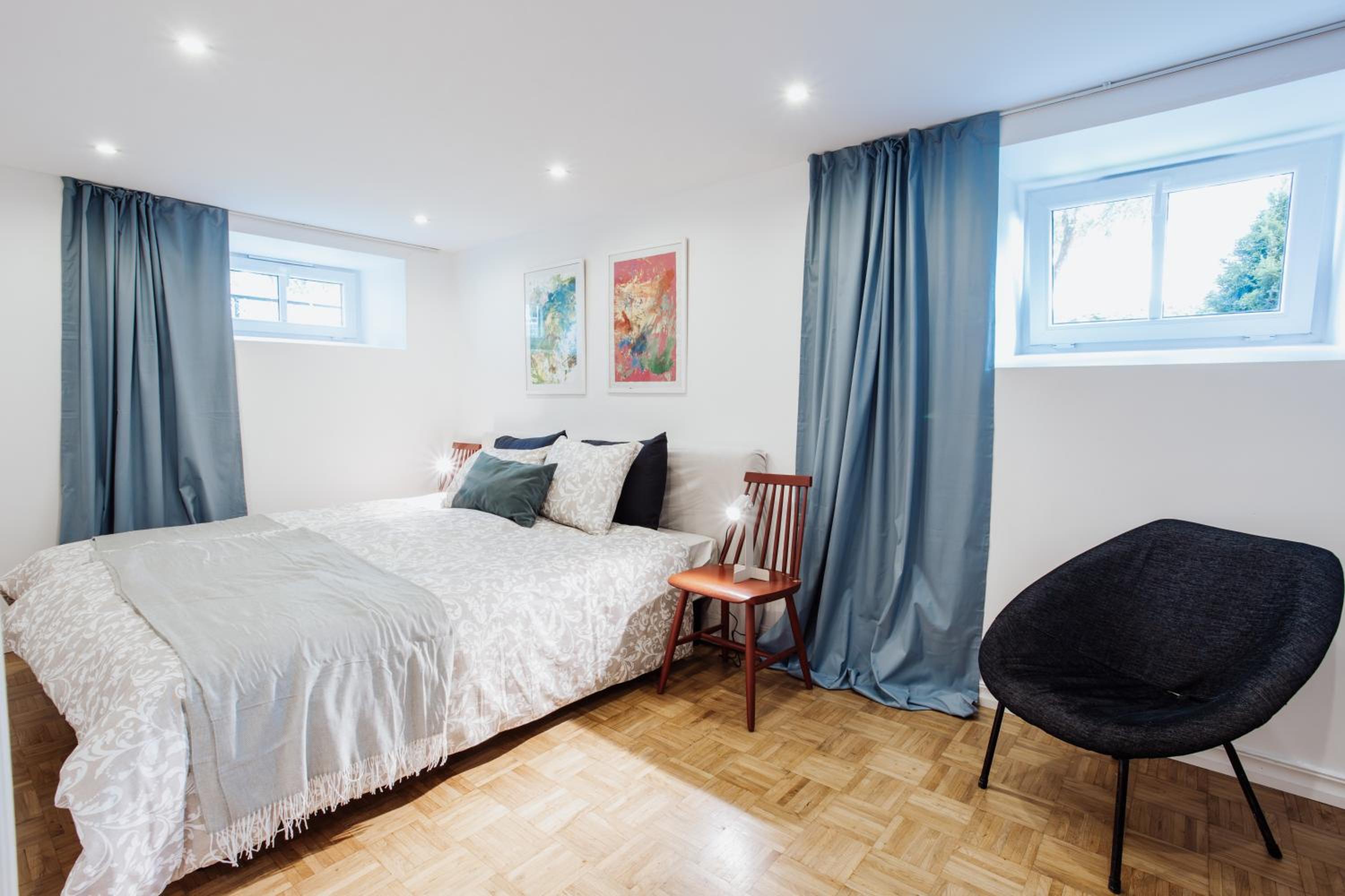 Spacious apartment near the Airport and Bus station