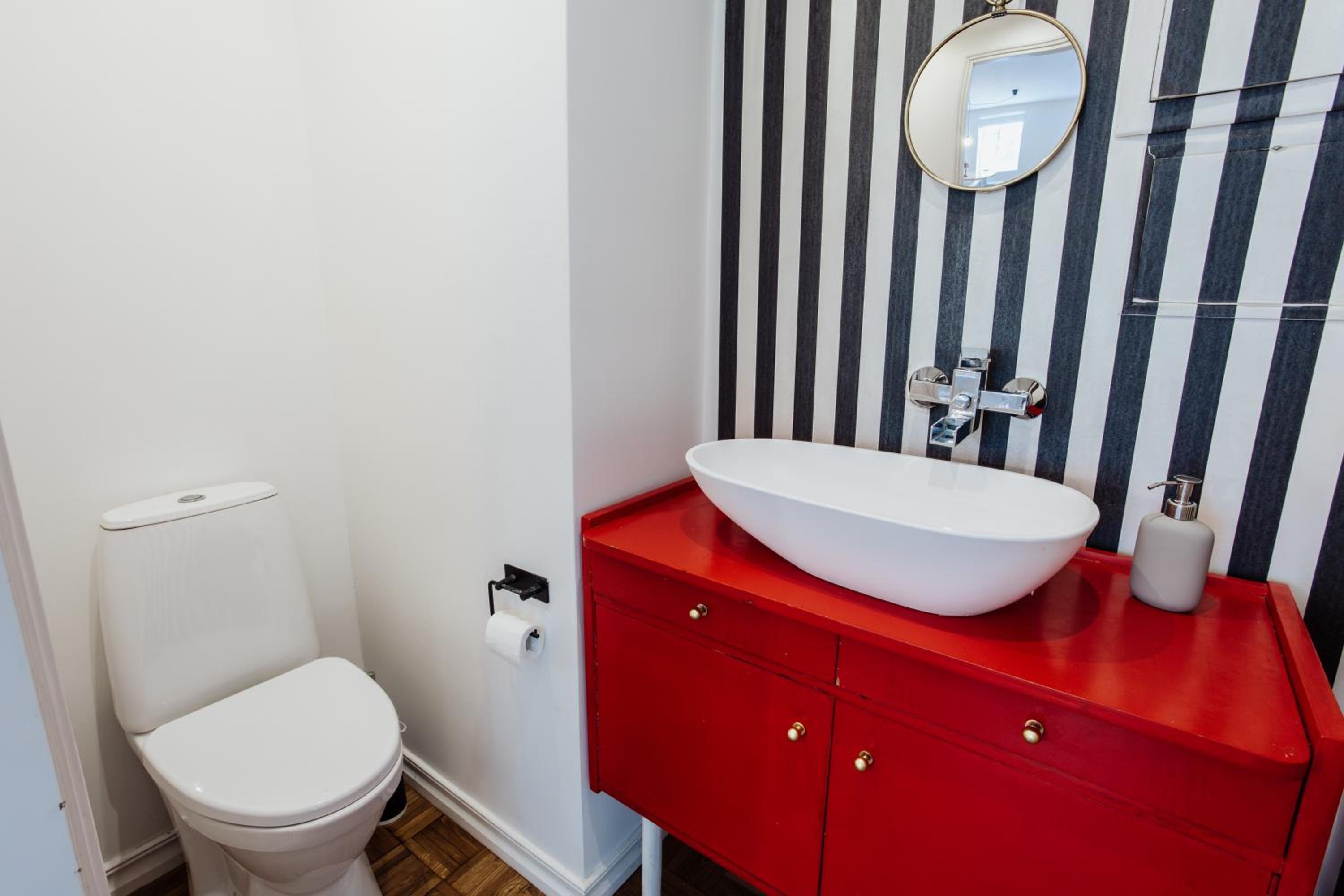 Spacious apartment near the Airport and Bus station