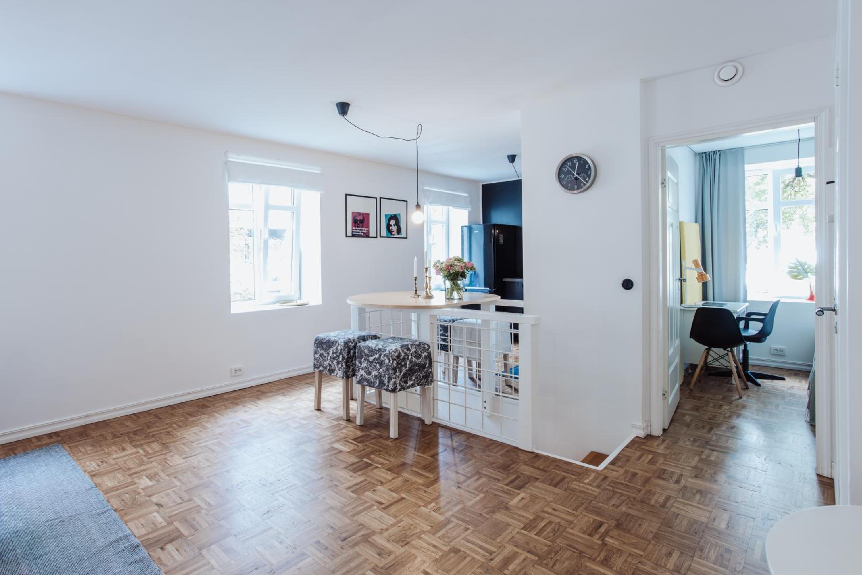 Spacious apartment near the Airport and Bus station