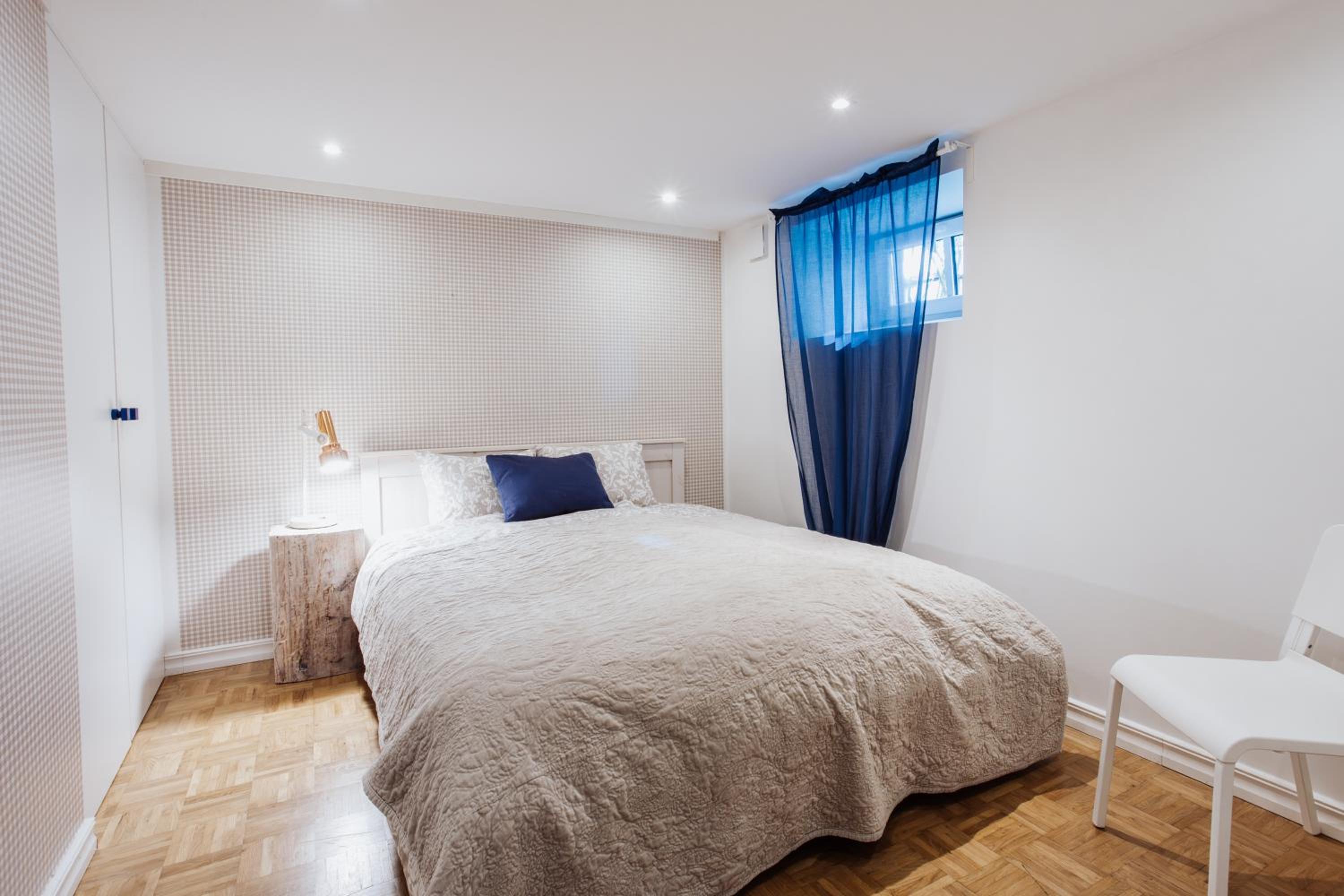 Spacious apartment near the Airport and Bus station