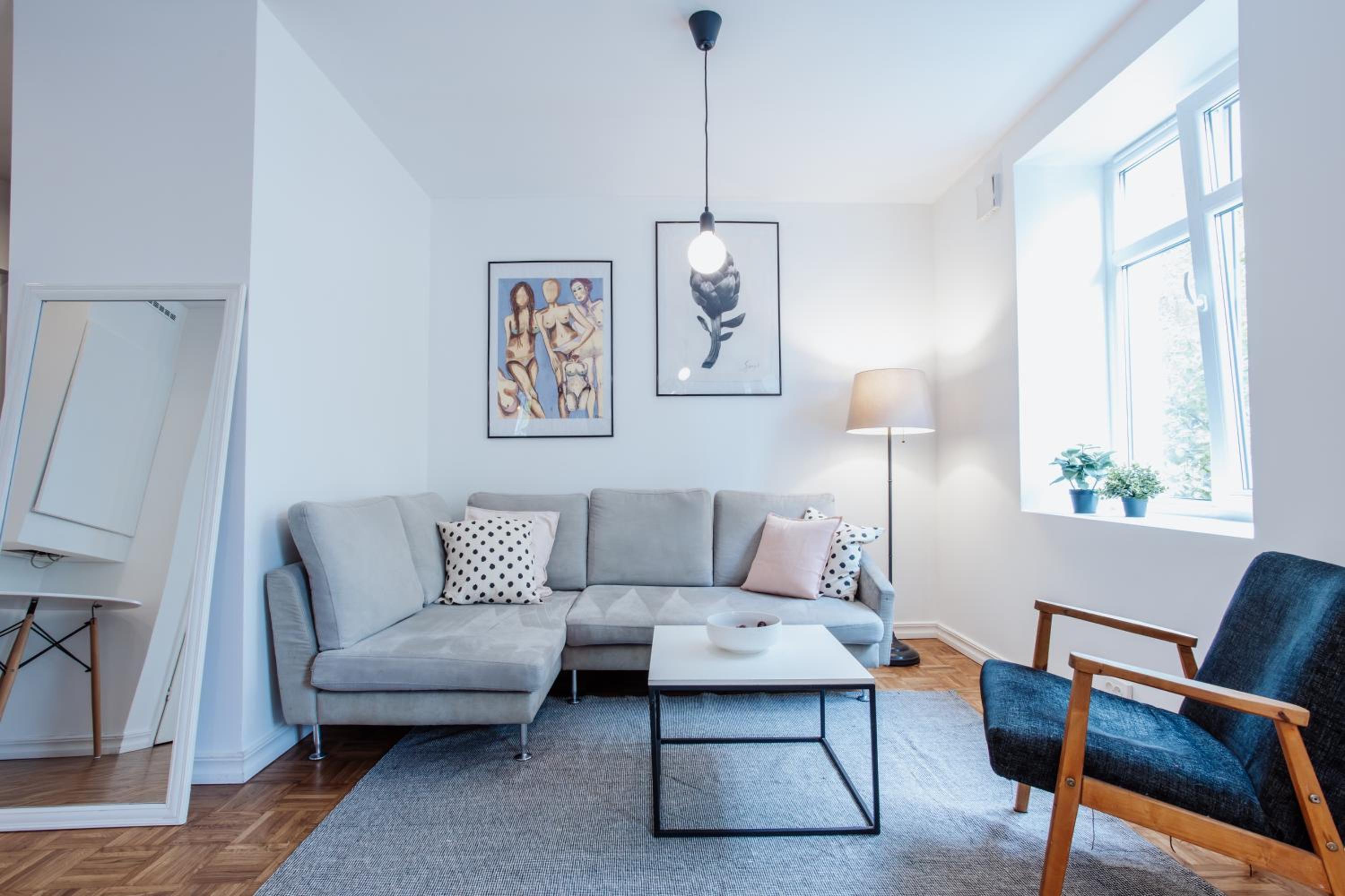 Spacious apartment near the Airport and Bus station