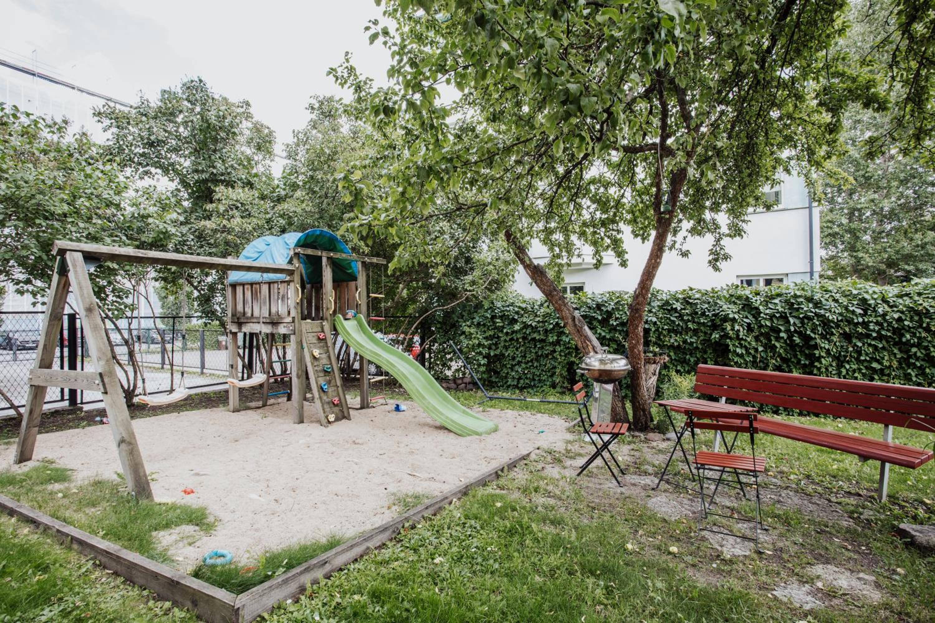 Spacious apartment near the Airport and Bus station