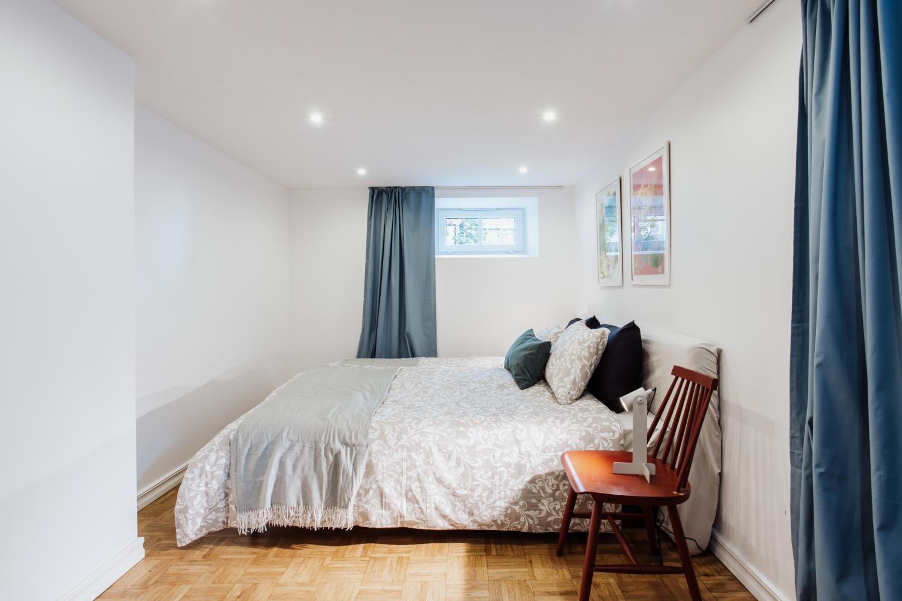 Spacious apartment near the Airport and Bus station