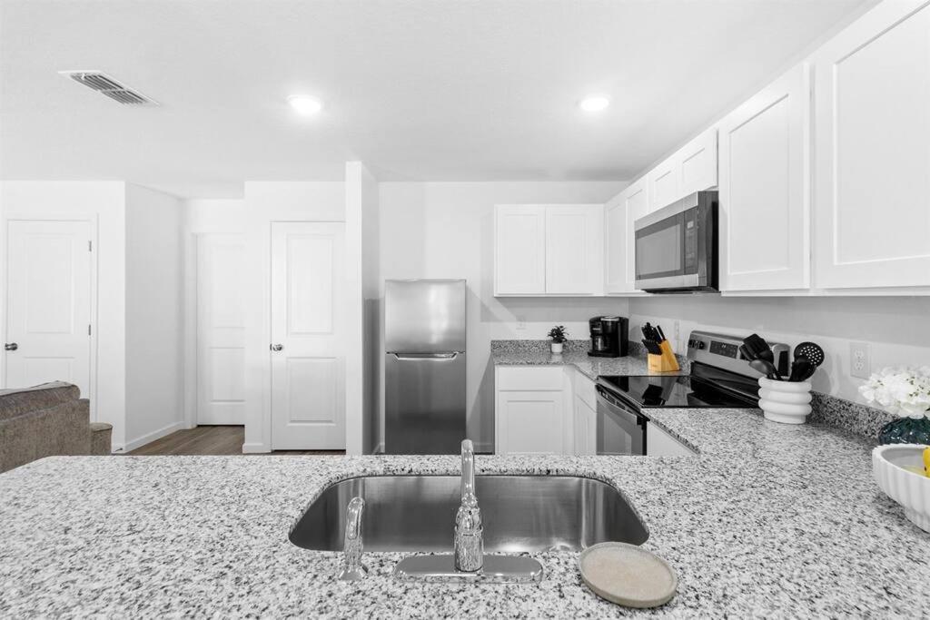Springhill Retreat! 3 bed, 2 Bath! view 3