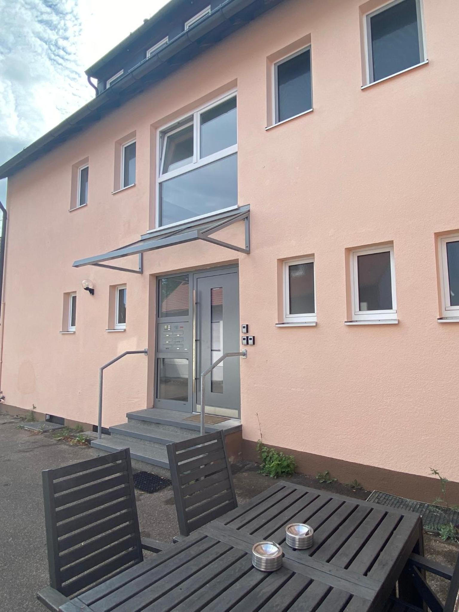 Ferienwohnung Feucht EG NATURNAH Parkplatz WLAN