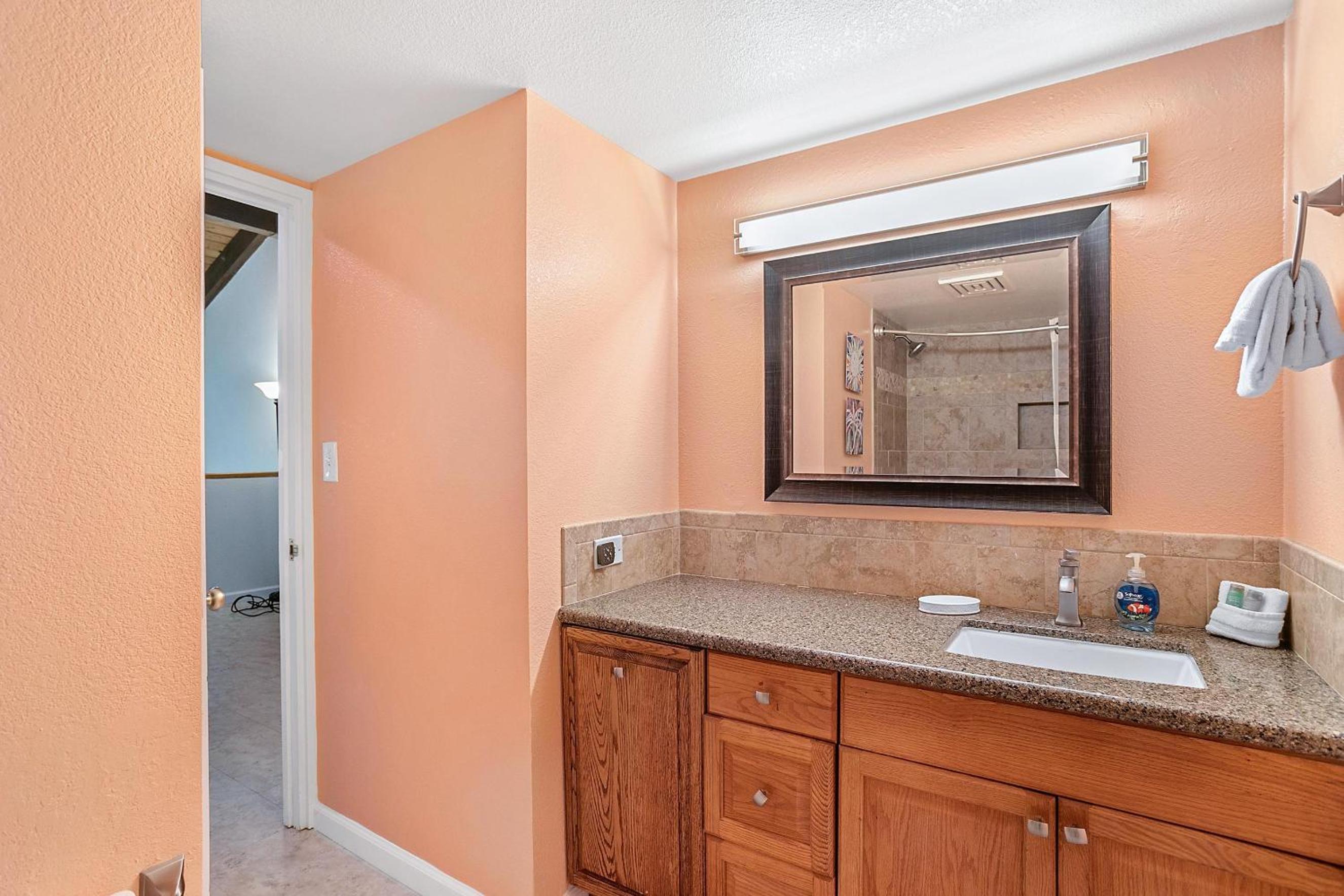 Kamaole Sands 7-406, Courtyard & Ocean Views, AC