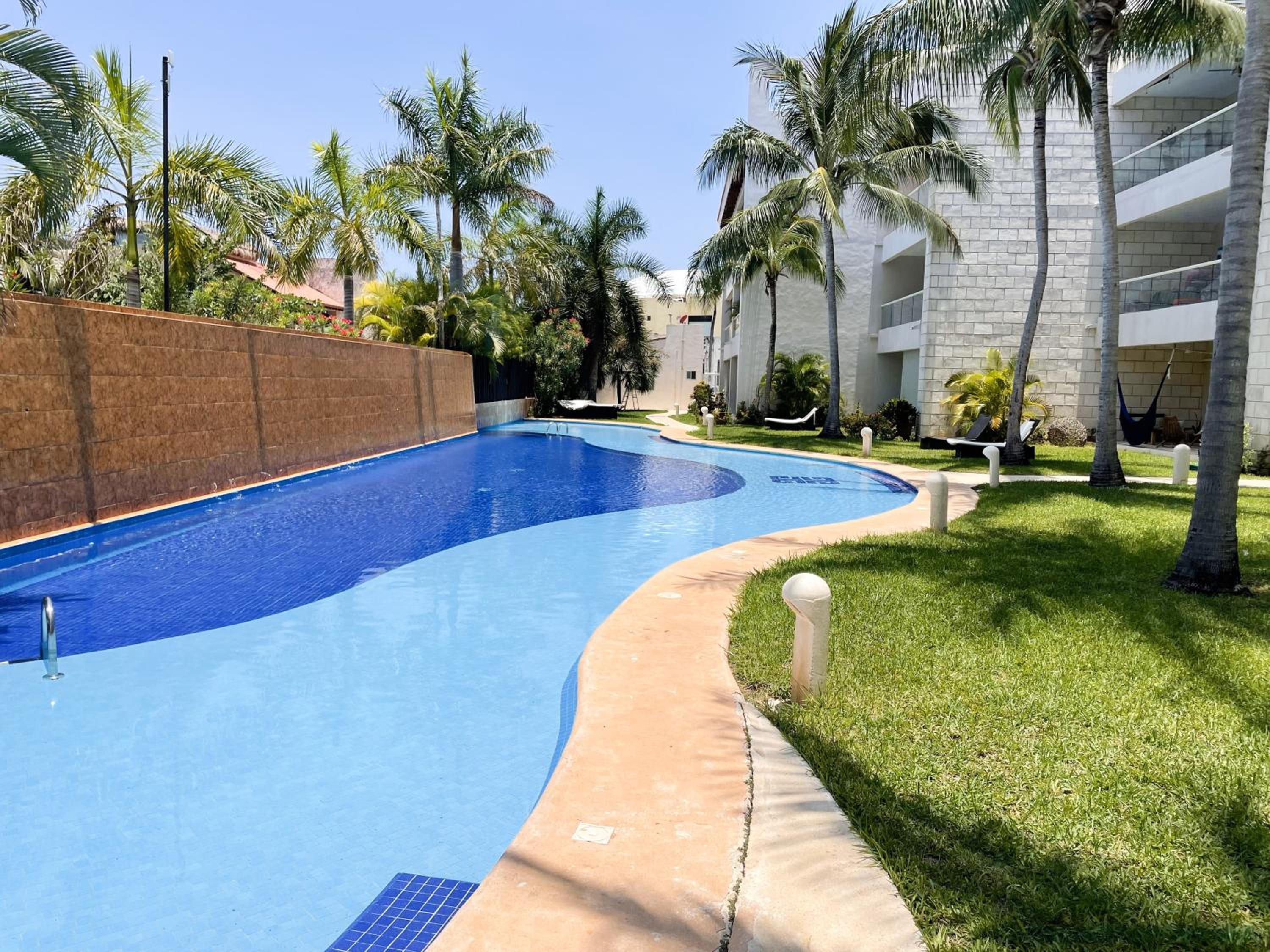 Spacious Apartment with Terrace, Pool and Beach Access
