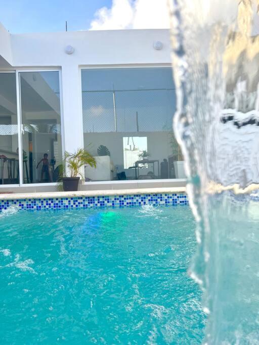 Casa Vacacional a 5 minutos del Aeropuerto by drvacationsrental