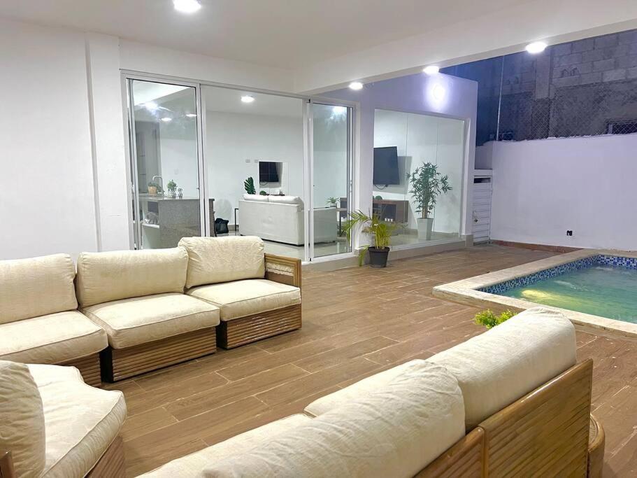Casa Vacacional a 5 minutos del Aeropuerto by drvacationsrental