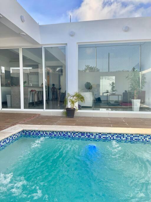 Casa Vacacional a 5 minutos del Aeropuerto by drvacationsrental
