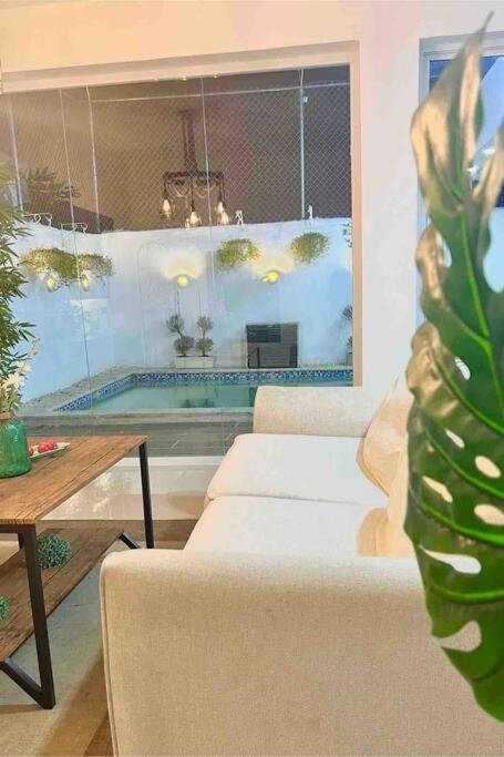 Casa Vacacional a 5 minutos del Aeropuerto by drvacationsrental