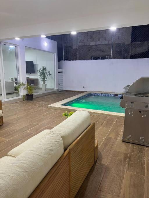 Casa Vacacional a 5 minutos del Aeropuerto by drvacationsrental