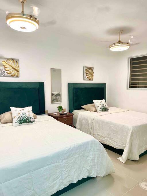 Casa Vacacional a 5 minutos del Aeropuerto by drvacationsrental