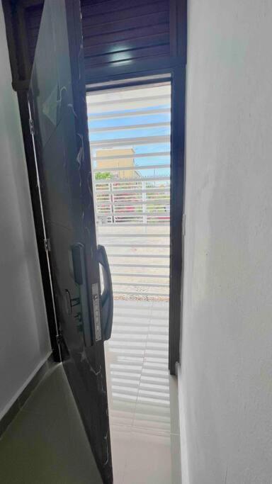 Casa Vacacional a 5 minutos del Aeropuerto by drvacationsrental