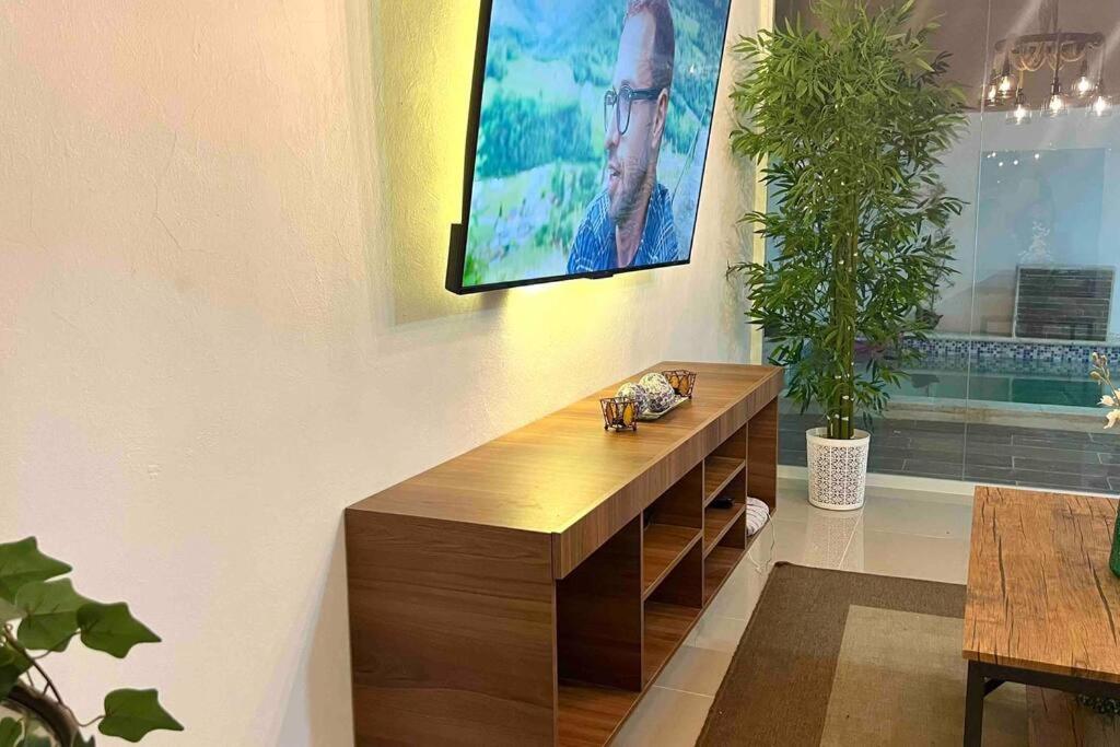 Casa Vacacional a 5 minutos del Aeropuerto by drvacationsrental