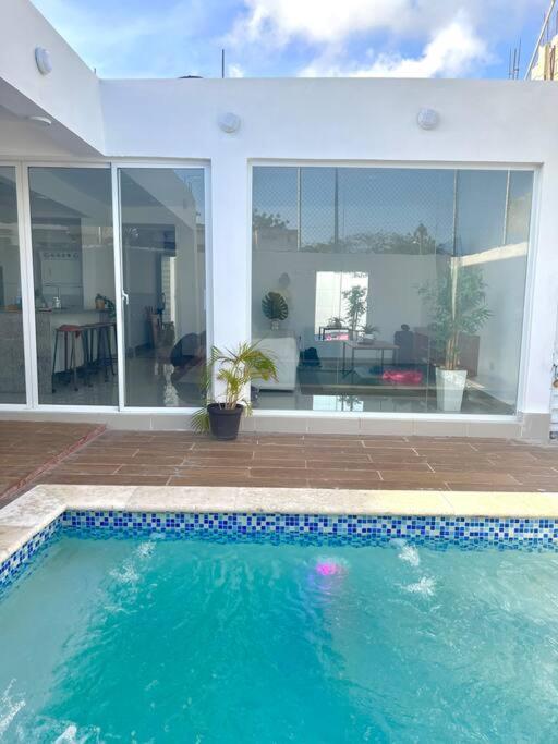 Casa Vacacional a 5 minutos del Aeropuerto by drvacationsrental