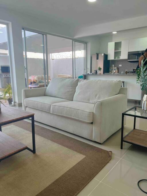 Casa Vacacional a 5 minutos del Aeropuerto by drvacationsrental