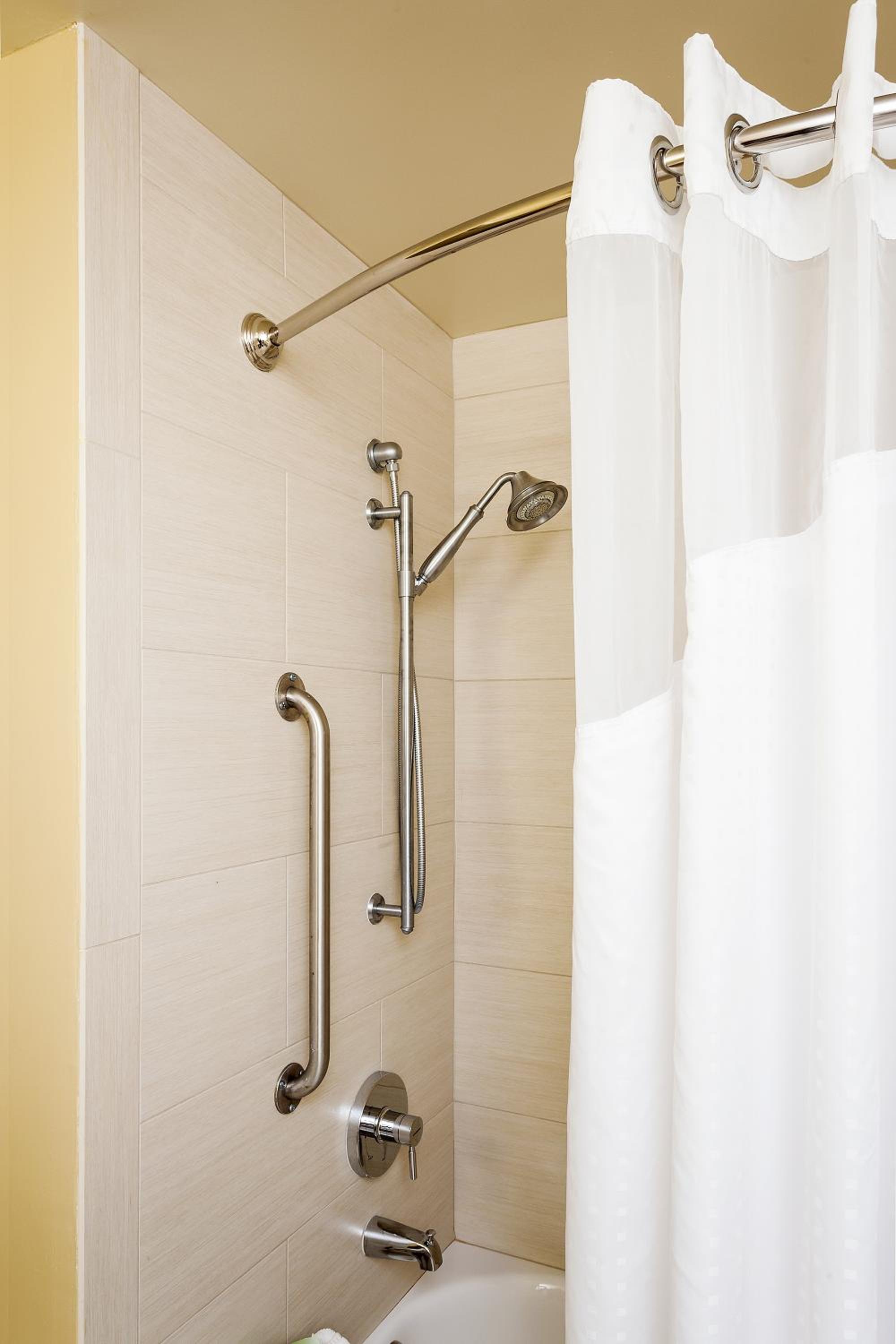 Holiday Inn Express Simi Valley, an IHG Hotel - Property Image 14