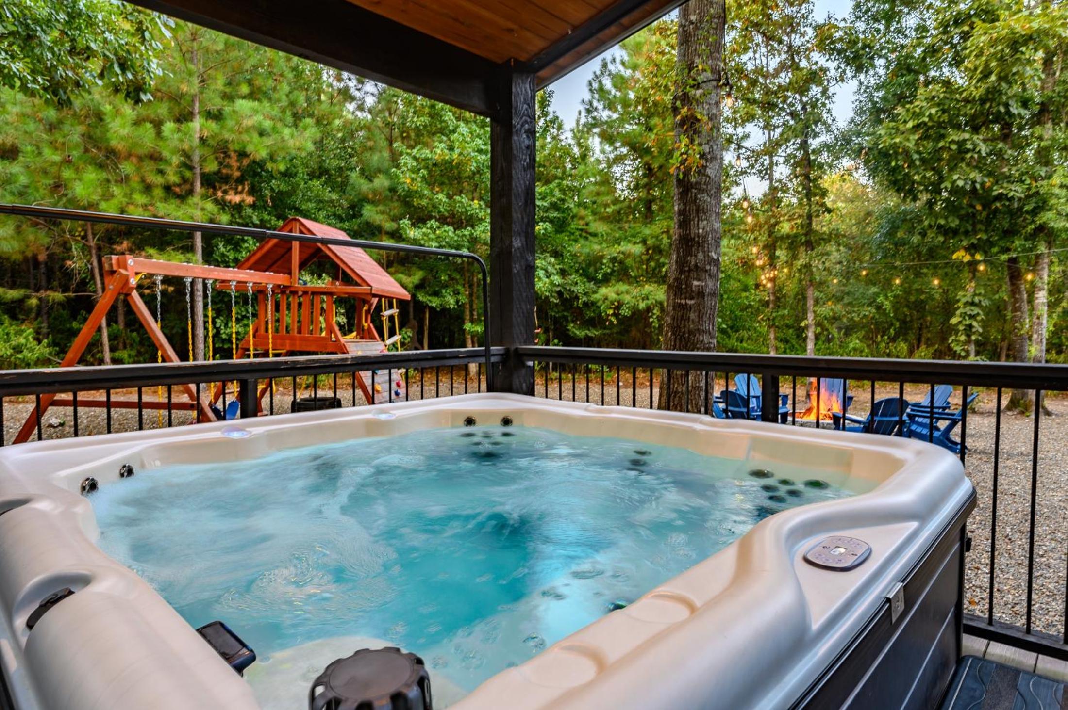 Luxurious family-friendly Broken Bow cabin w spa view 4