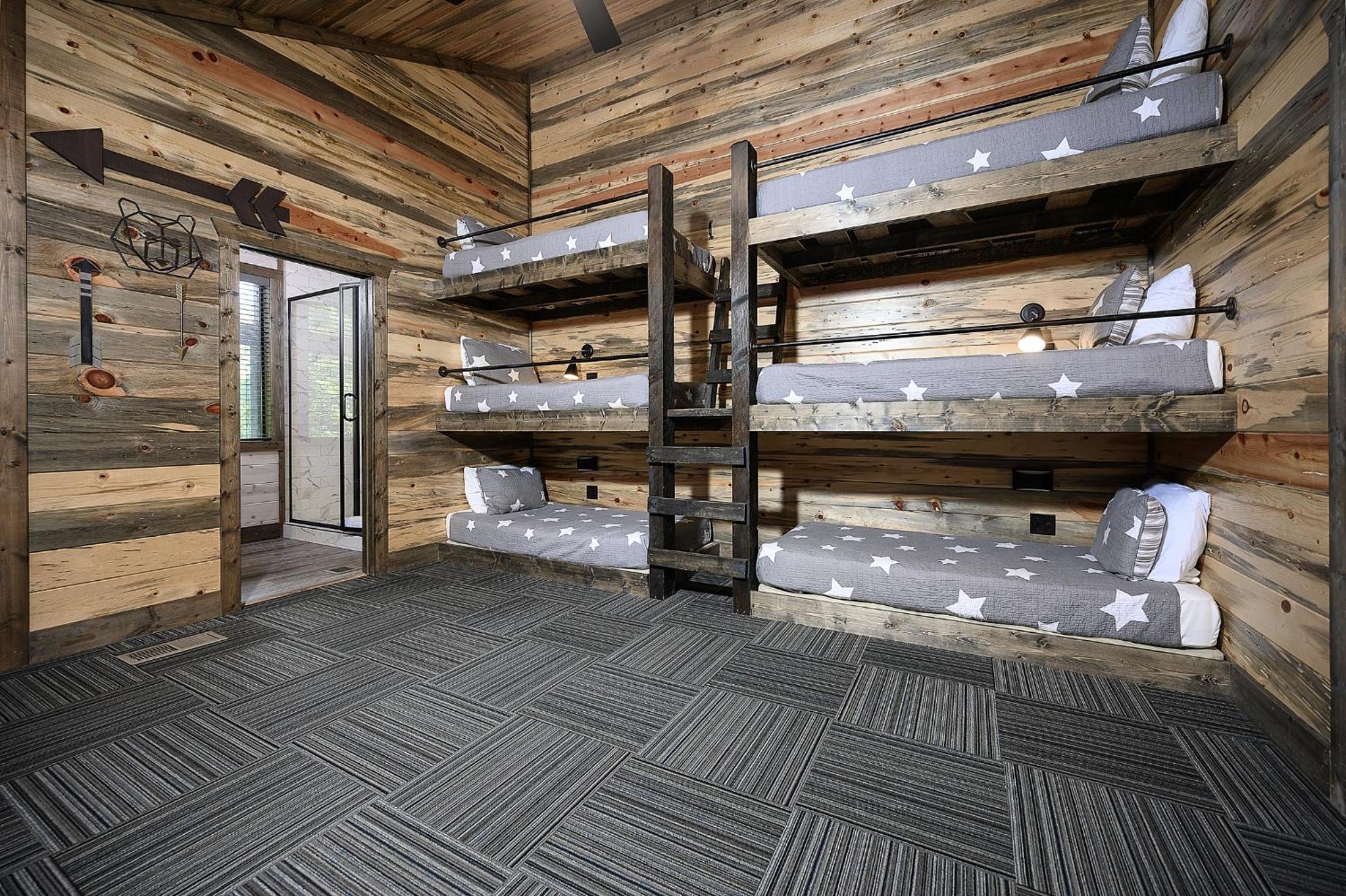 Luxurious family-friendly Broken Bow cabin w spa view 5