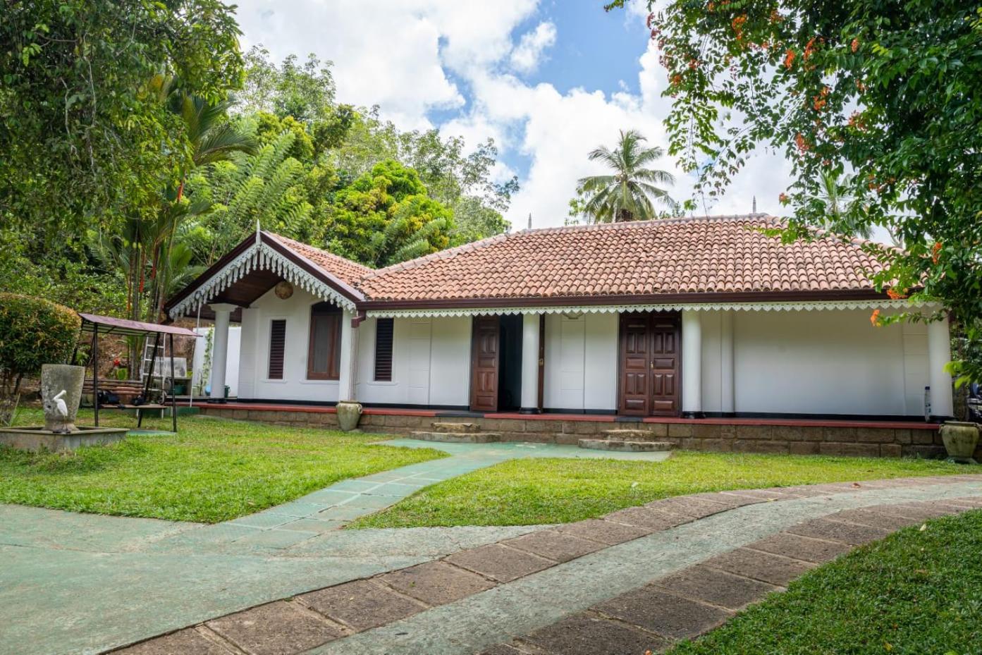 Newlands Bungalow Galle view 2