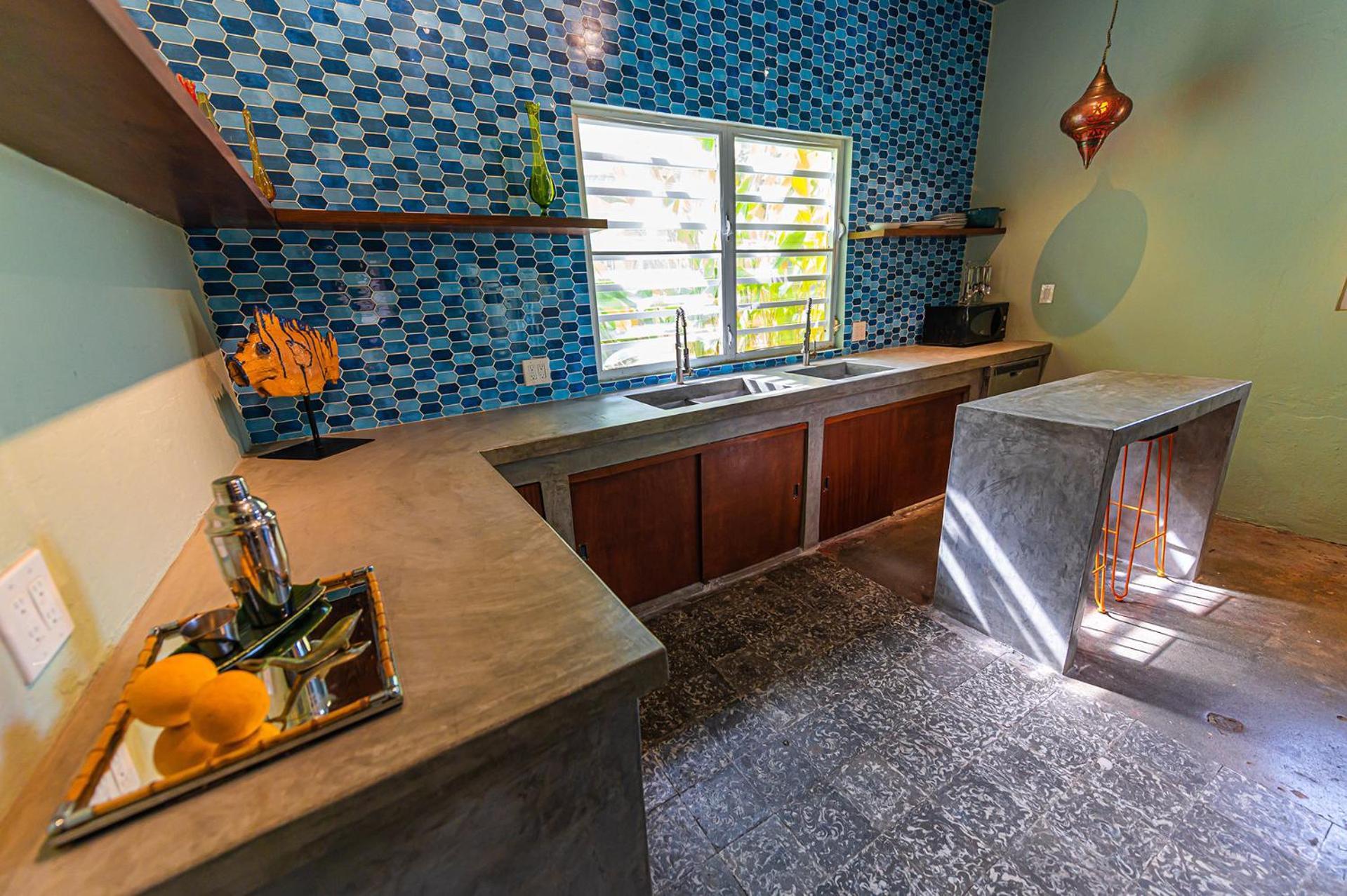 Casa de Amistad Guesthouse