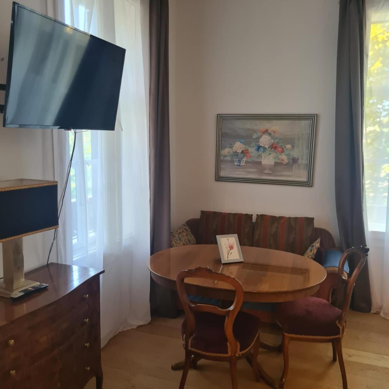 Villa Musik - apartments in historical Villa , Baden