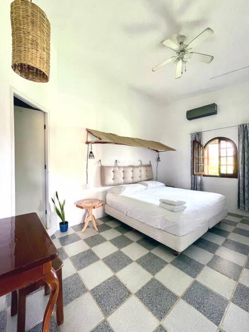 Casa siloé más Pajarera, piscina compartida