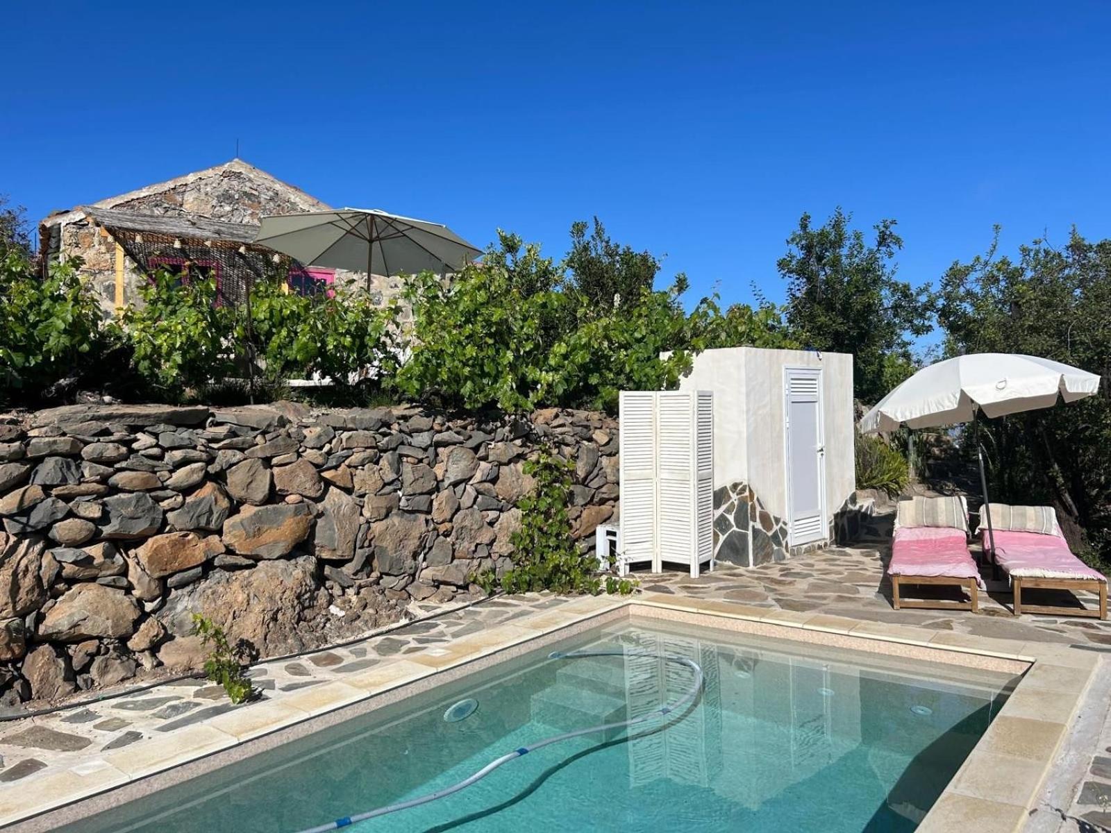 Rosas märchenhafte Finca mit Pool