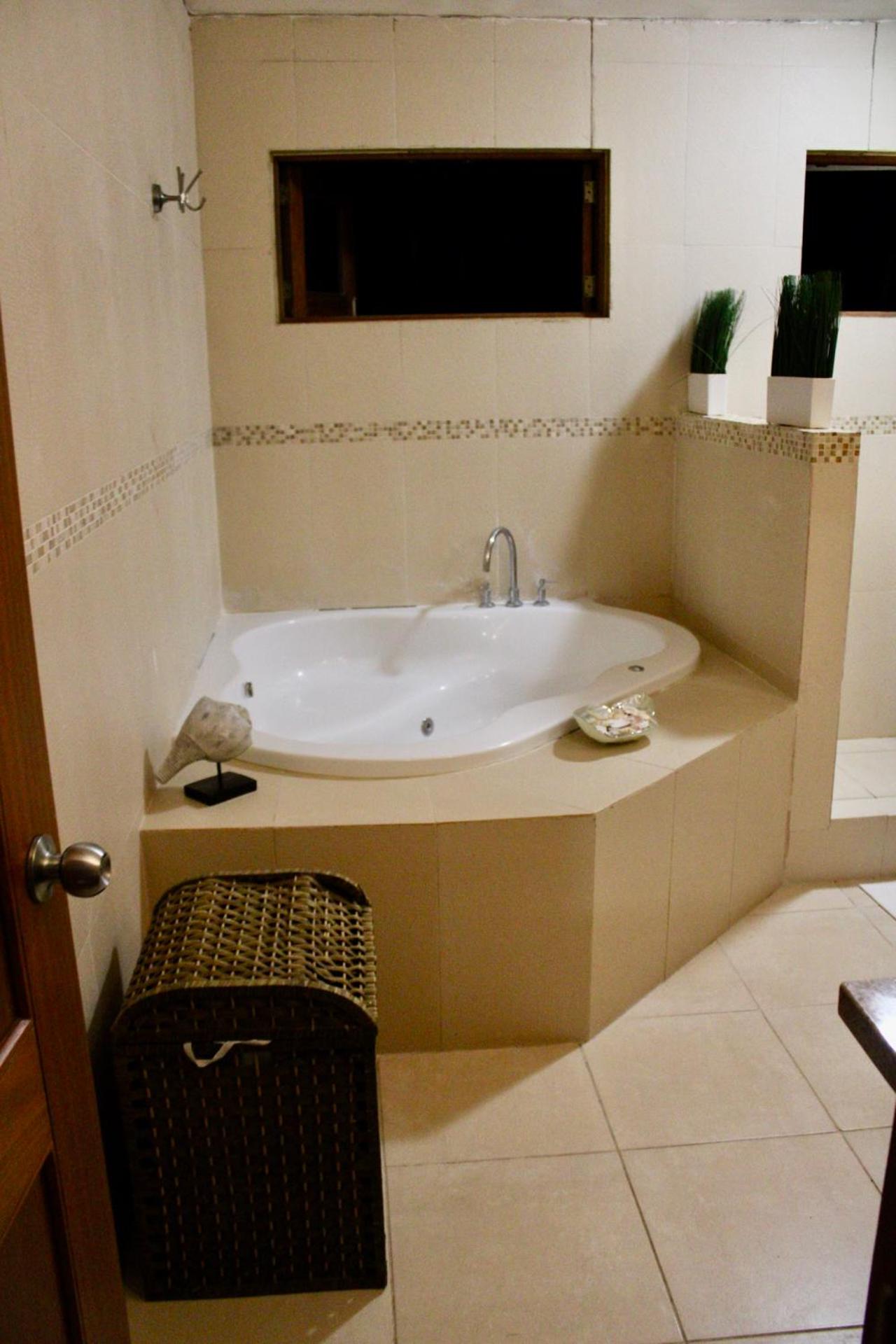 Villa JuanDolioGuavaberry 3BR-6Bds-14Pax-WiFi-BBQ- view 5